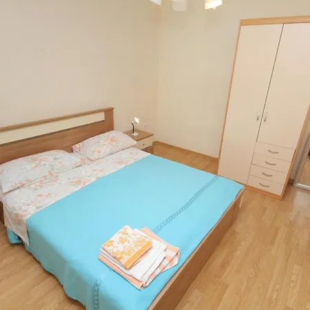 Apartment 5724b